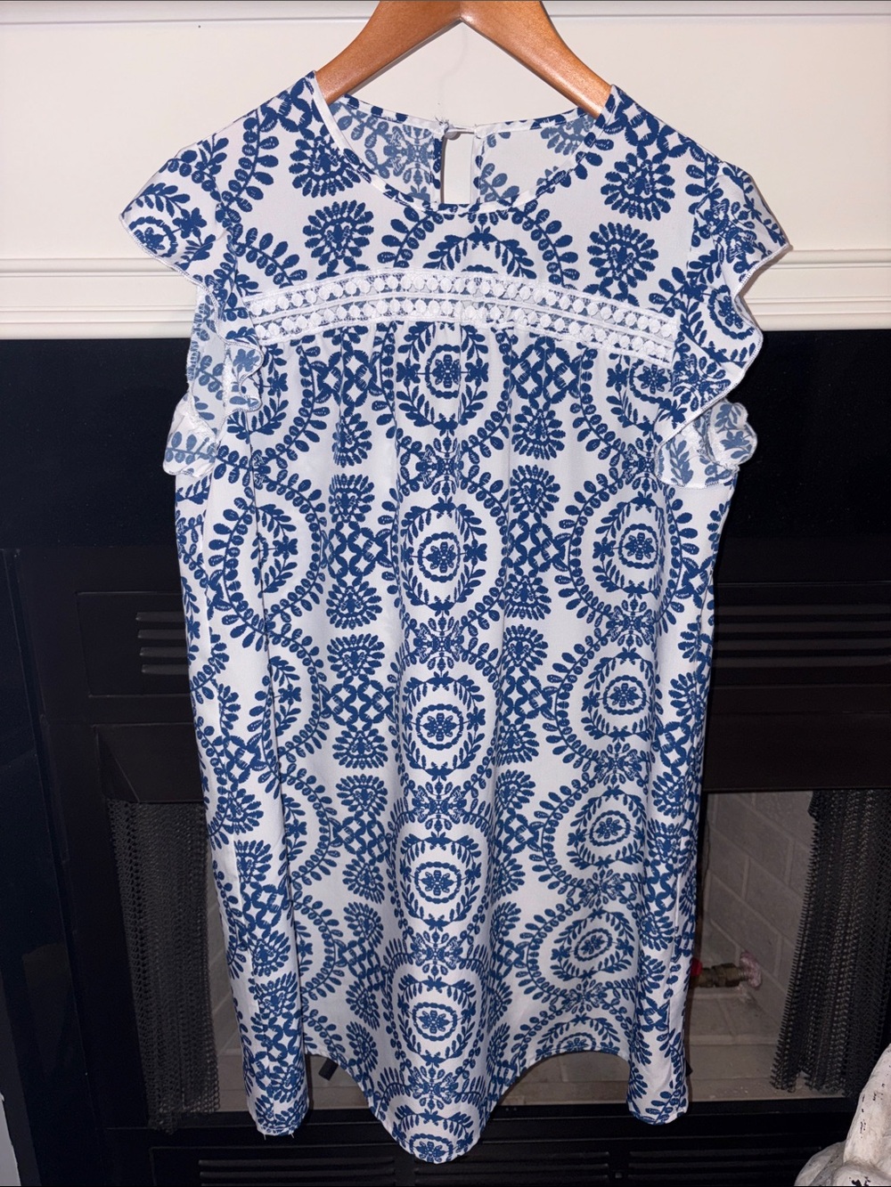 Shein Women’s White and Blue Short Sleeve Shift Dress, women’s size L, 8-10.